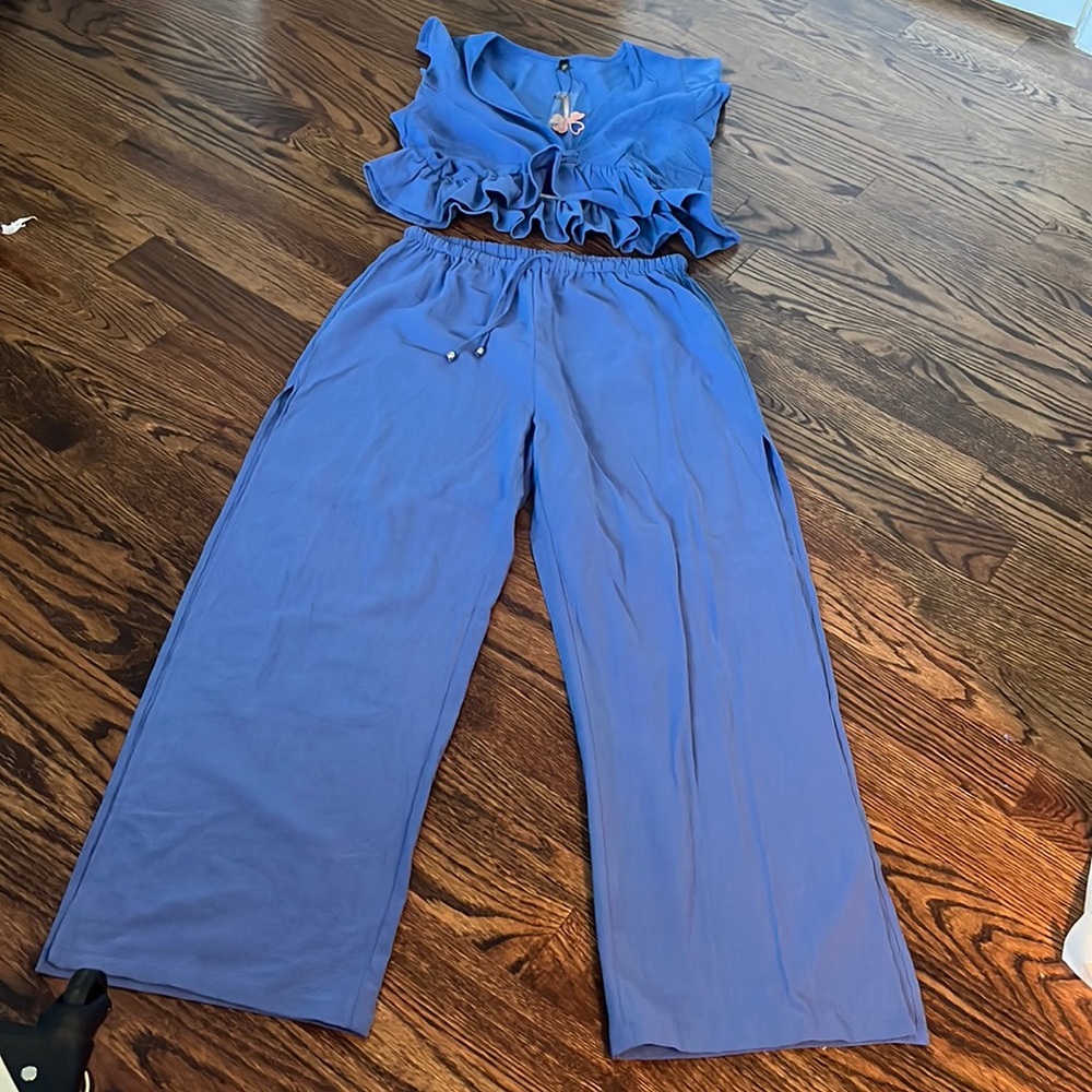 Two piece, cropped top, slit pants vacation outfit